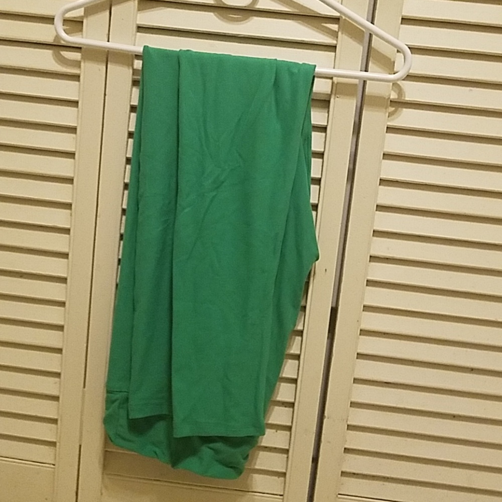 LuLaRoe Tall and Curvy Solid Green Leggings